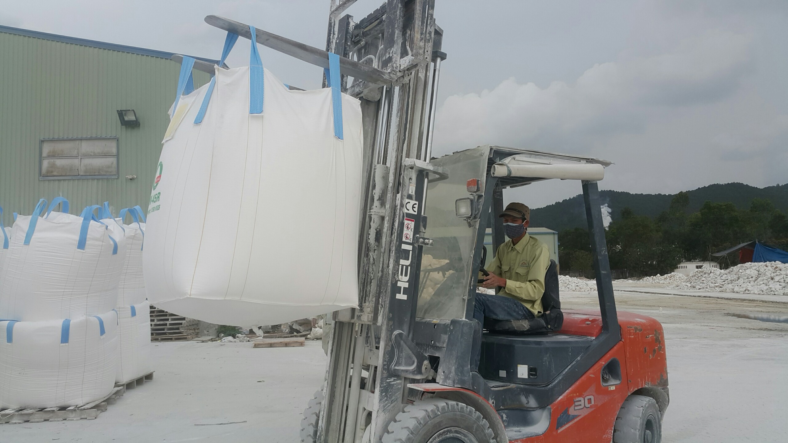 Gạch lát thiết bị vệ sinh Jumbo (FIBC) bag - Vietnam manufacturer